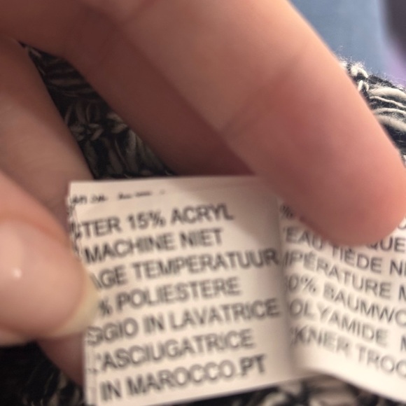 Forever 21 Black and White Geometric Crew Neck Sweater - Picture 8 of 8